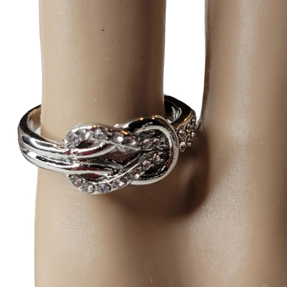 Silver knotted Cocktail Ring Size 7.5 silver tone *